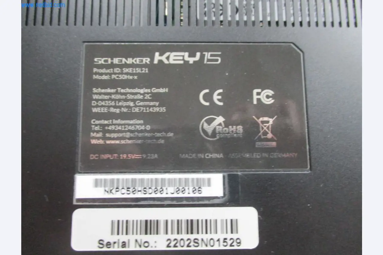 Mobiliário de escritório bem conservado, equipamento informático e óculos 3D (MS Hololens 2)-3