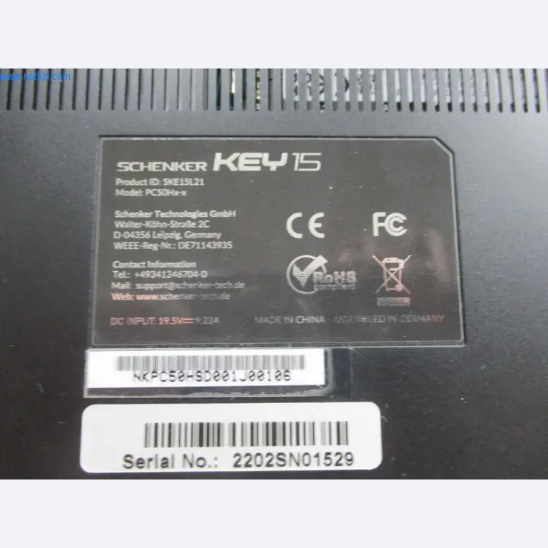 Mobiliário de escritório bem conservado, equipamento informático e óculos 3D (MS Hololens 2)-3