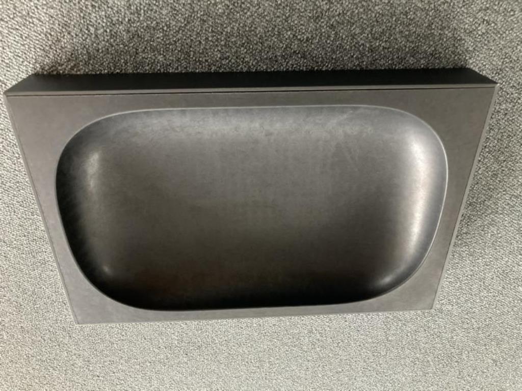 Dobře udržovaný kancelářský nábytek, IT vybavení a 3D brýle (MS Hololens 2)-7