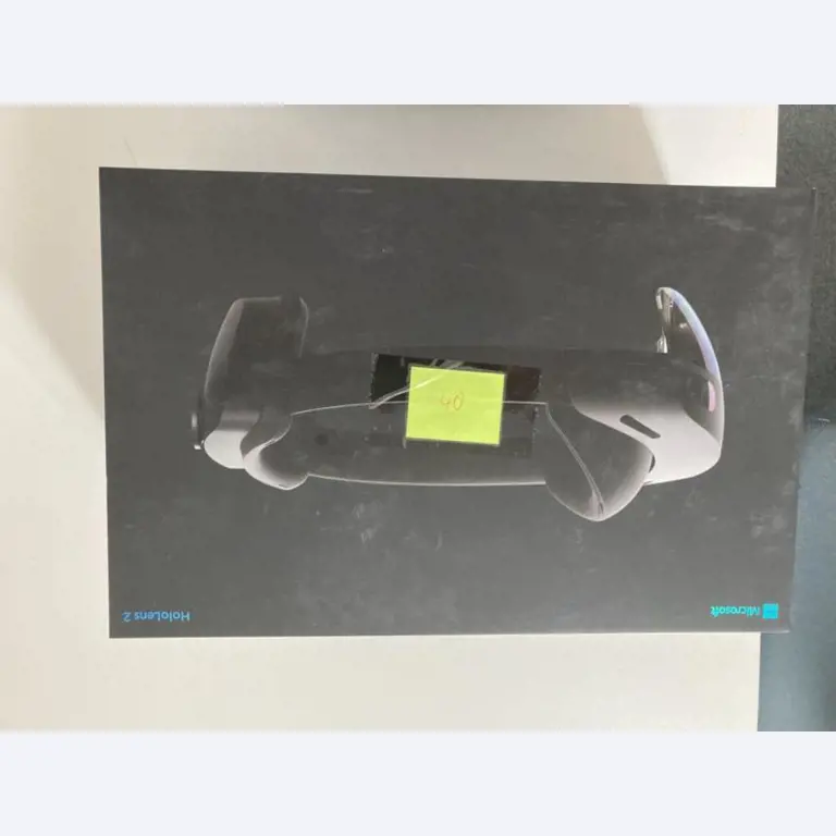 Mobiliário de escritório bem conservado, equipamento informático e óculos 3D (MS Hololens 2)-8