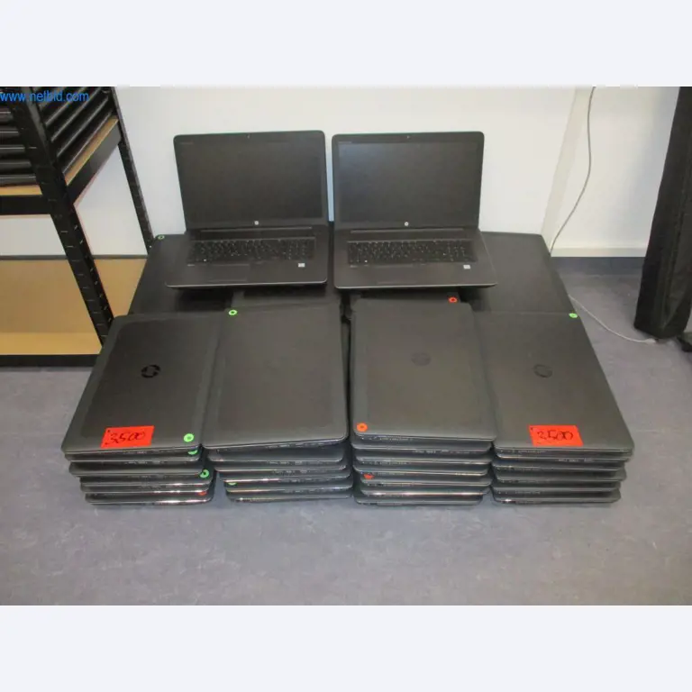 Mobiliário de escritório bem conservado, equipamento informático e óculos 3D (MS Hololens 2)-1