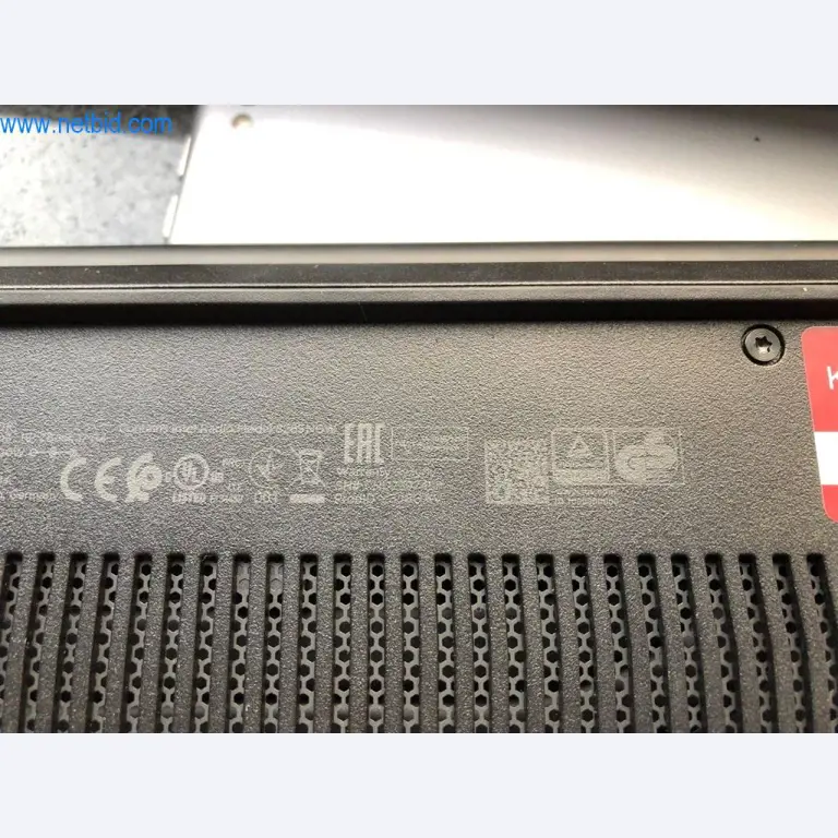 Mobiliário de escritório bem conservado, equipamento informático e óculos 3D (MS Hololens 2)-5