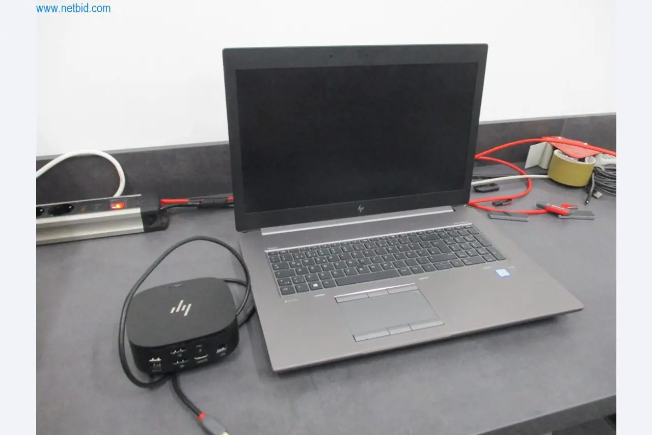 Well-maintained office furniture, IT equipment and 3D glasses (MS Hololens 2) -1