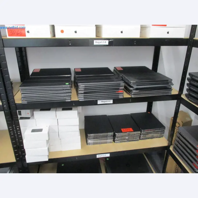 Mobiliário de escritório bem conservado, equipamento informático e óculos 3D (MS Hololens 2)-1