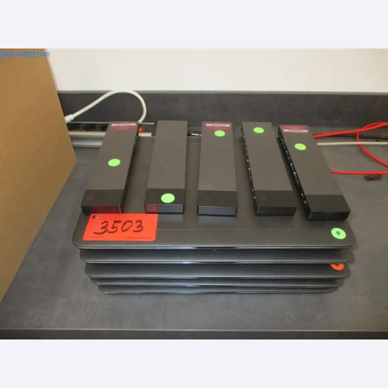 Mobiliário de escritório bem conservado, equipamento informático e óculos 3D (MS Hololens 2)-1