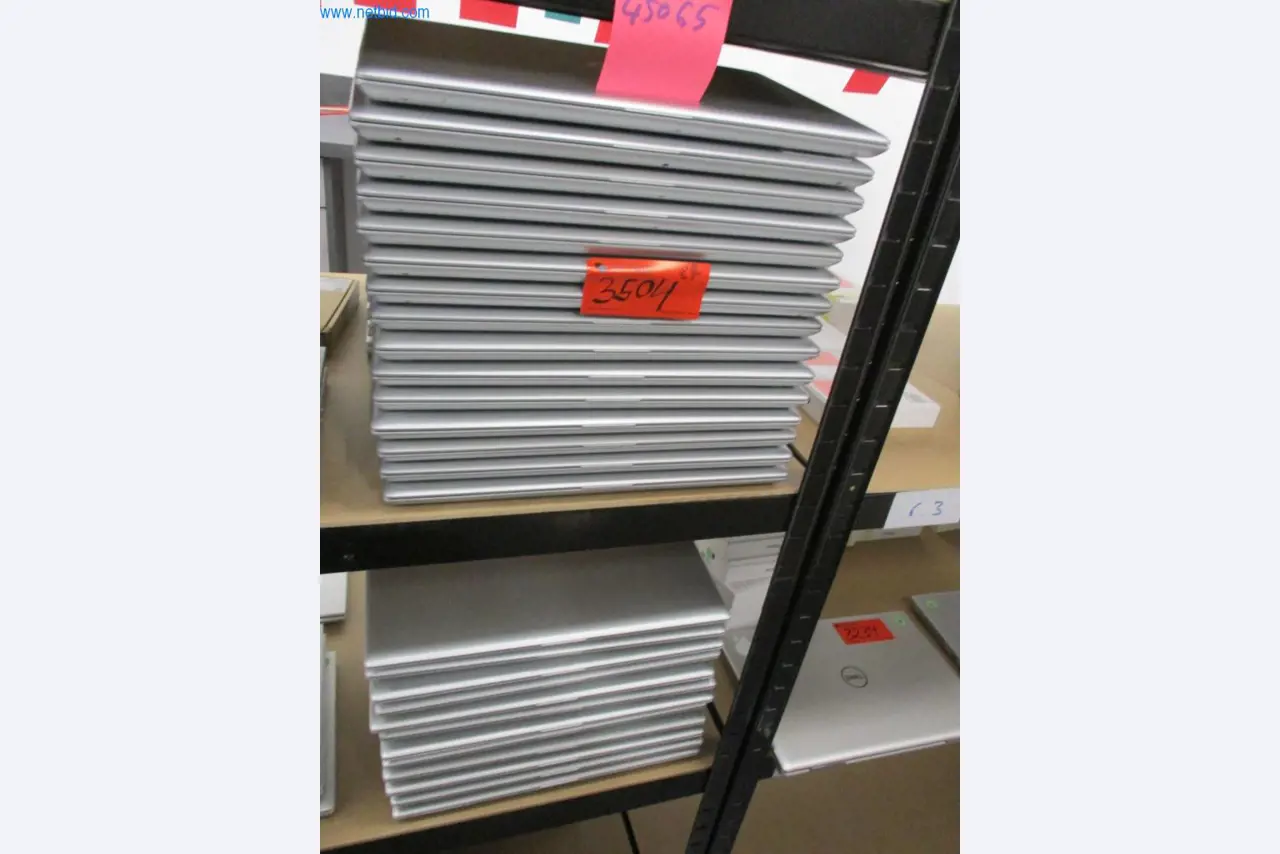 Mobiliário de escritório bem conservado, equipamento informático e óculos 3D (MS Hololens 2)-1