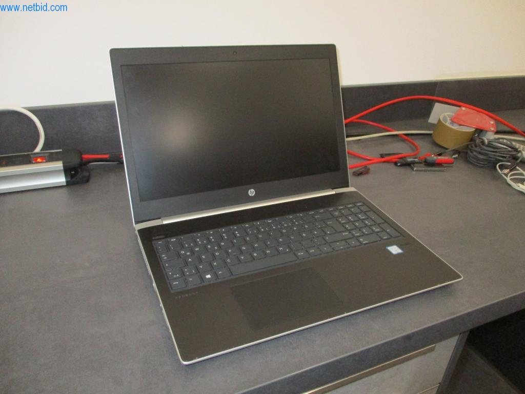 Gepflegte Büromöbel, IT-Ausstattungen und 3D-Brillen (MS Hololens 2) -2