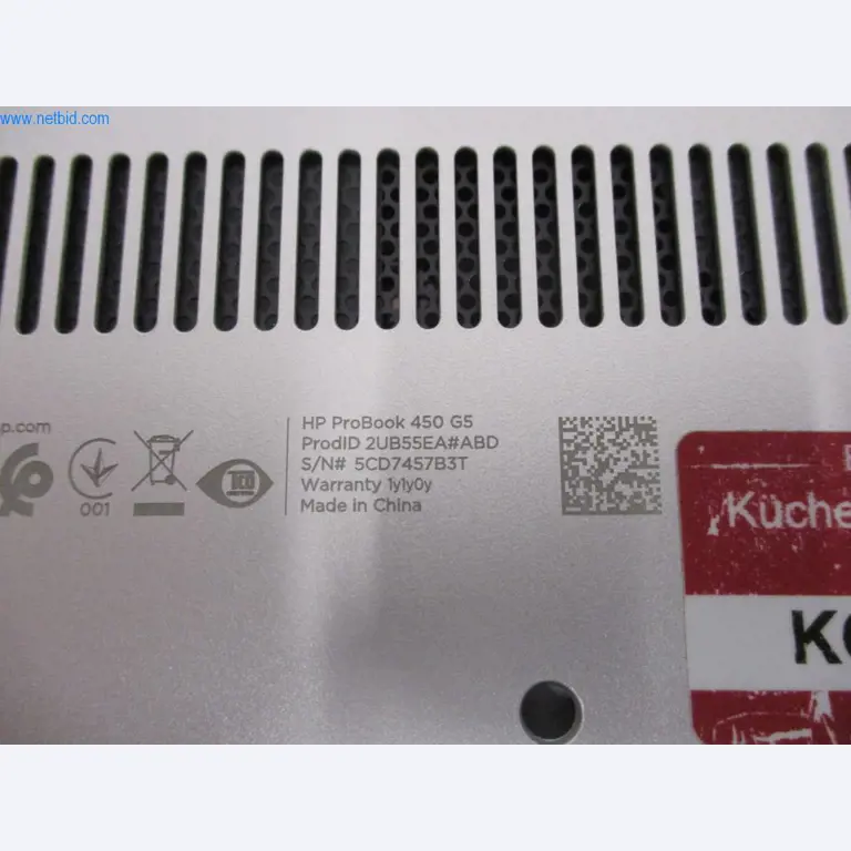 Mobiliário de escritório bem conservado, equipamento informático e óculos 3D (MS Hololens 2)-4