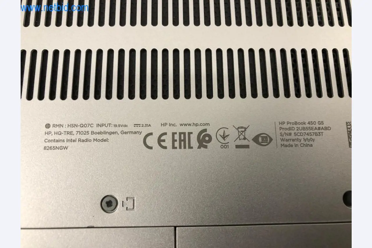 Mobiliário de escritório bem conservado, equipamento informático e óculos 3D (MS Hololens 2)-6