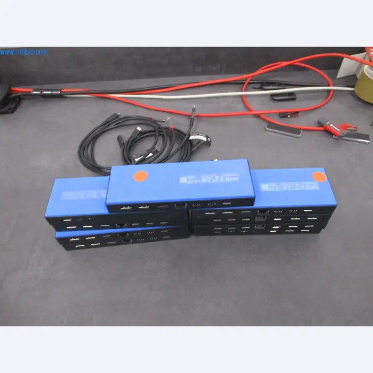 Mobiliário de escritório bem conservado, equipamento informático e óculos 3D (MS Hololens 2)-2