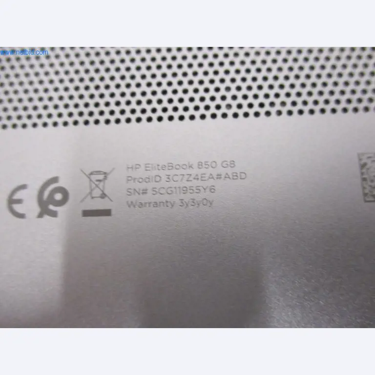 Mobiliário de escritório bem conservado, equipamento informático e óculos 3D (MS Hololens 2)-4