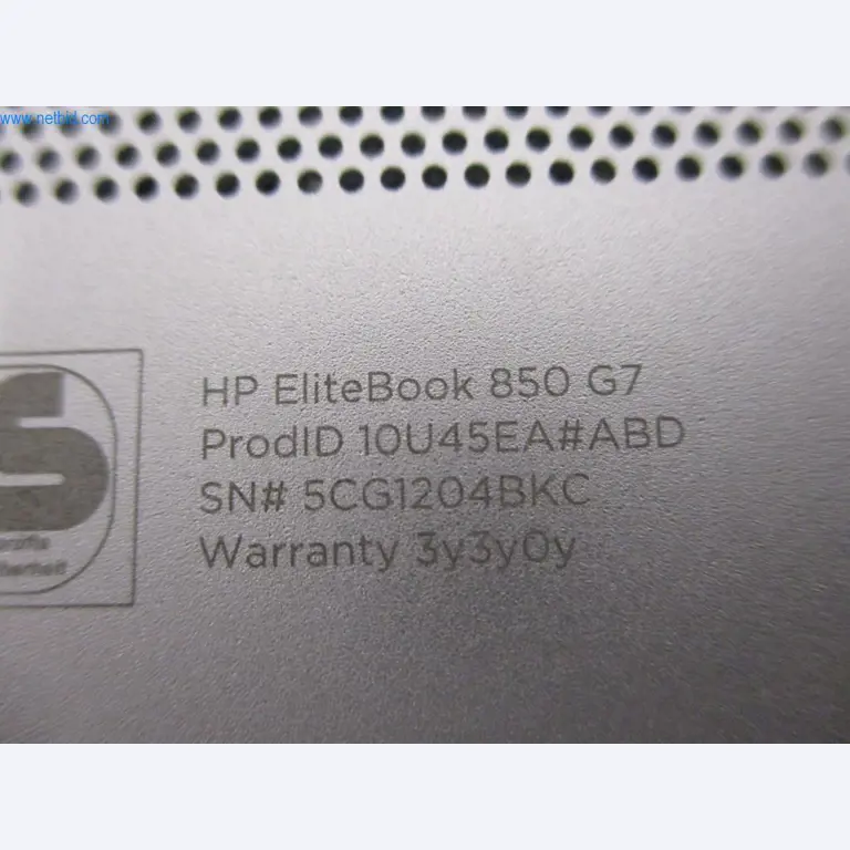 Mobiliário de escritório bem conservado, equipamento informático e óculos 3D (MS Hololens 2)-5