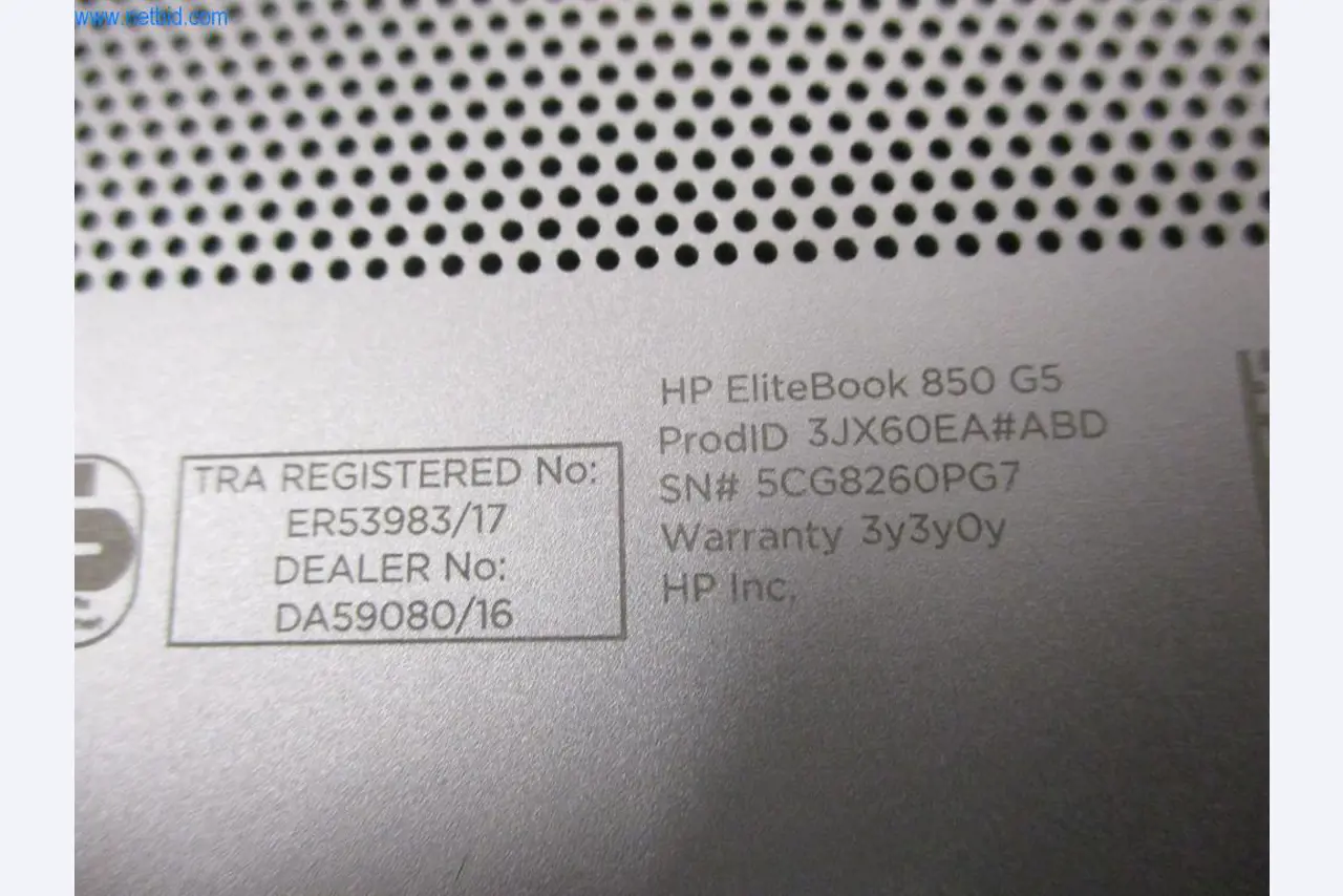 Mobiliário de escritório bem conservado, equipamento informático e óculos 3D (MS Hololens 2)-6