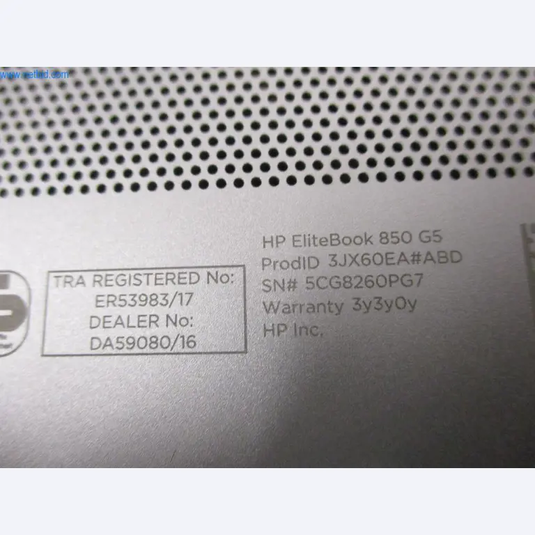 Mobiliário de escritório bem conservado, equipamento informático e óculos 3D (MS Hololens 2)-6