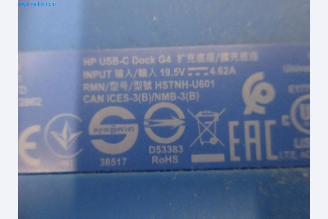 Mobiliário de escritório bem conservado, equipamento informático e óculos 3D (MS Hololens 2)-7