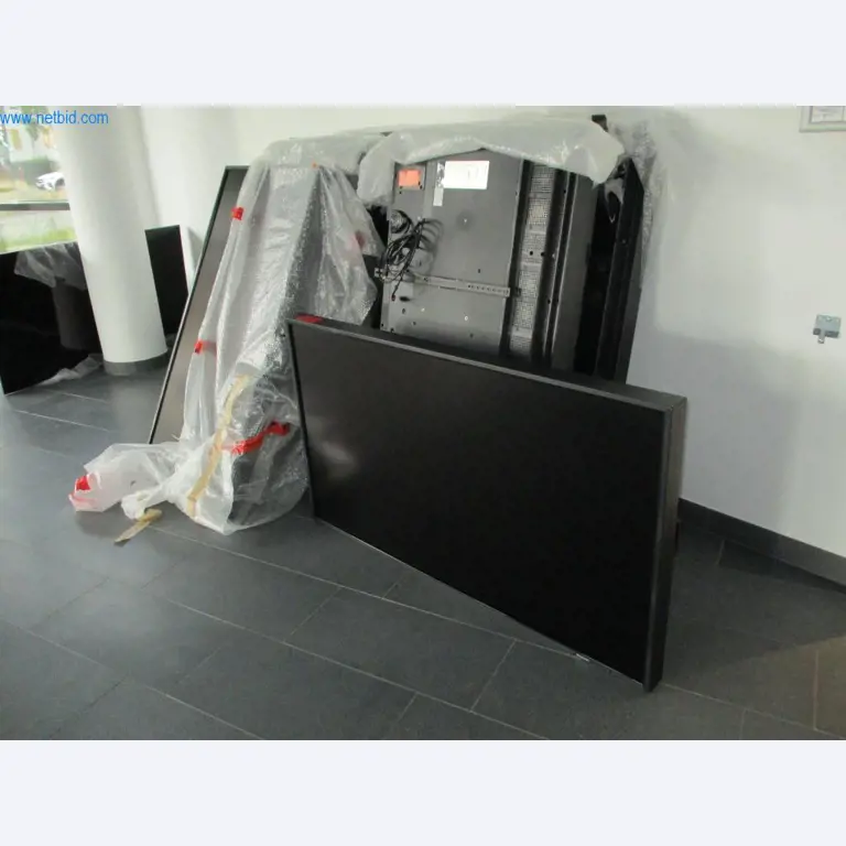 Dobře udržovaný kancelářský nábytek, IT vybavení a 3D brýle (MS Hololens 2)-1