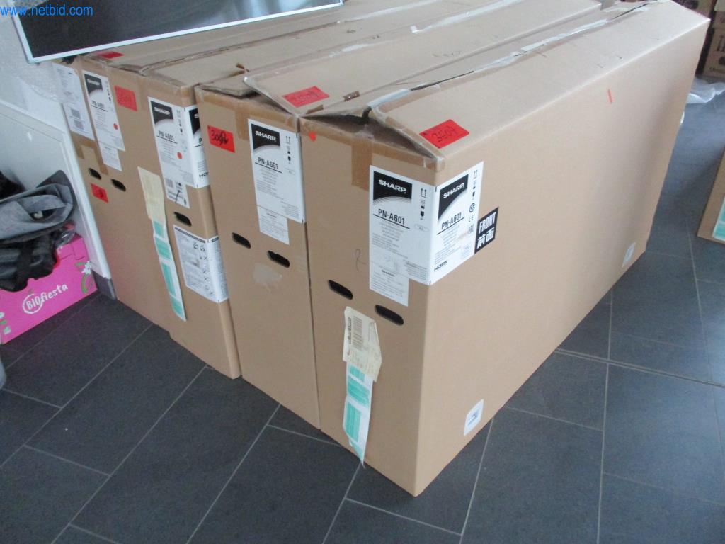 Well-maintained office furniture, IT equipment and 3D glasses (MS Hololens 2) -1