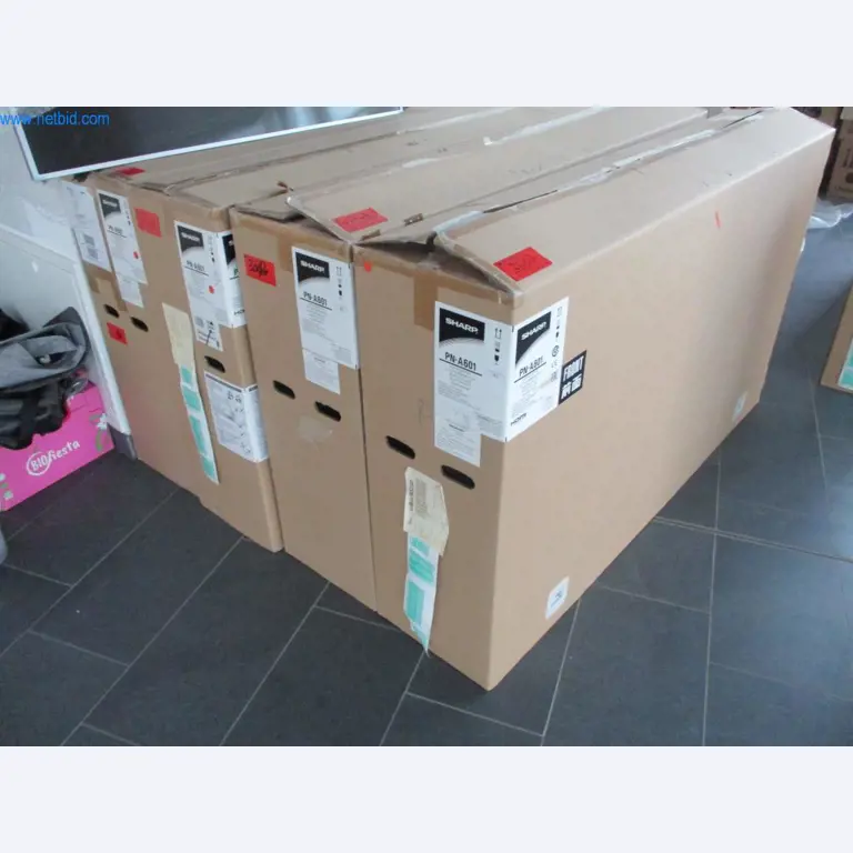 Dobře udržovaný kancelářský nábytek, IT vybavení a 3D brýle (MS Hololens 2)-1