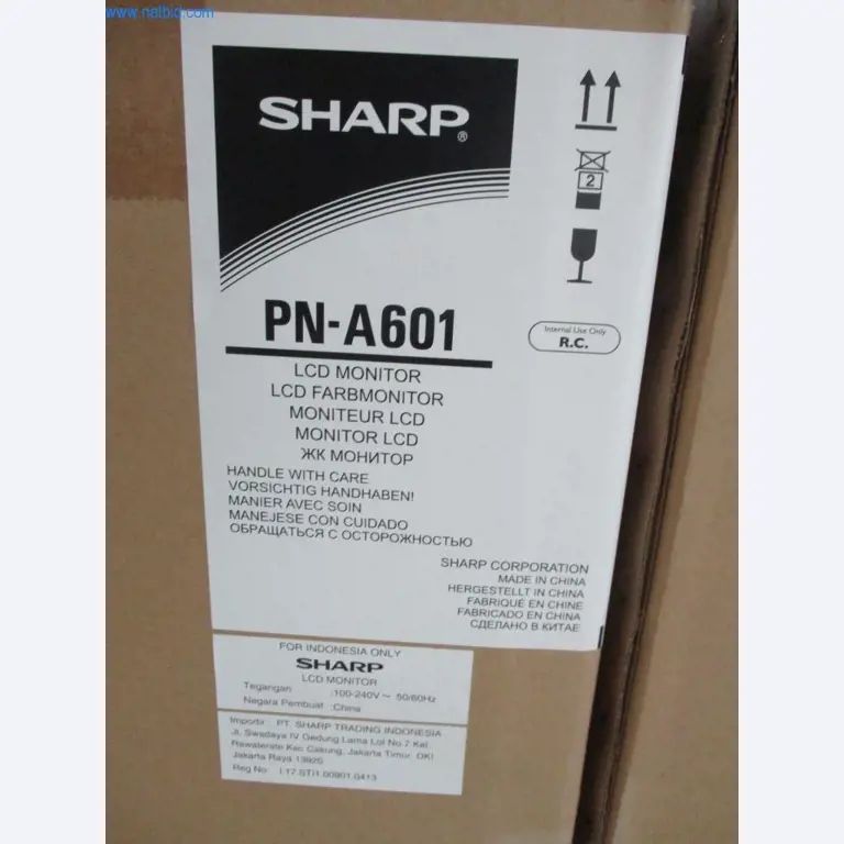 Dobře udržovaný kancelářský nábytek, IT vybavení a 3D brýle (MS Hololens 2)-2