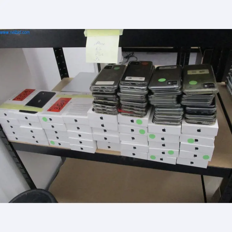 Mobiliário de escritório bem conservado, equipamento informático e óculos 3D (MS Hololens 2)-1