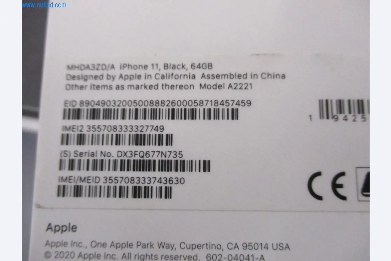 Mobiliário de escritório bem conservado, equipamento informático e óculos 3D (MS Hololens 2)-2