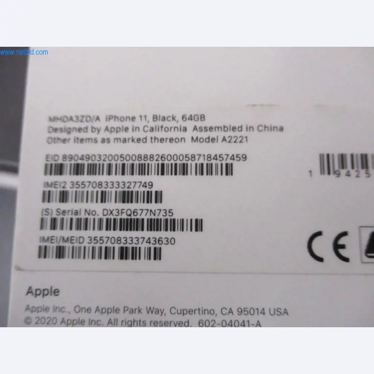 Mobiliário de escritório bem conservado, equipamento informático e óculos 3D (MS Hololens 2)-2