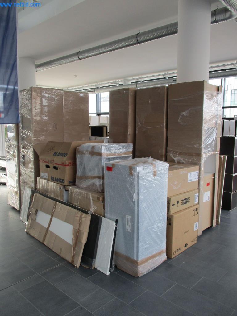 Gepflegte Büromöbel, IT-Ausstattungen und 3D-Brillen (MS Hololens 2) -2