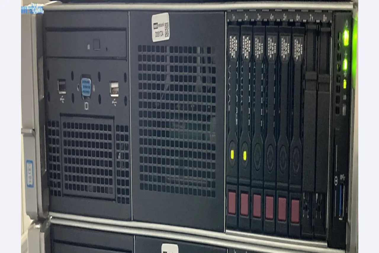 Gepflegte Büromöbel, IT-Ausstattungen und 3D-Brillen (MS Hololens 2) -1