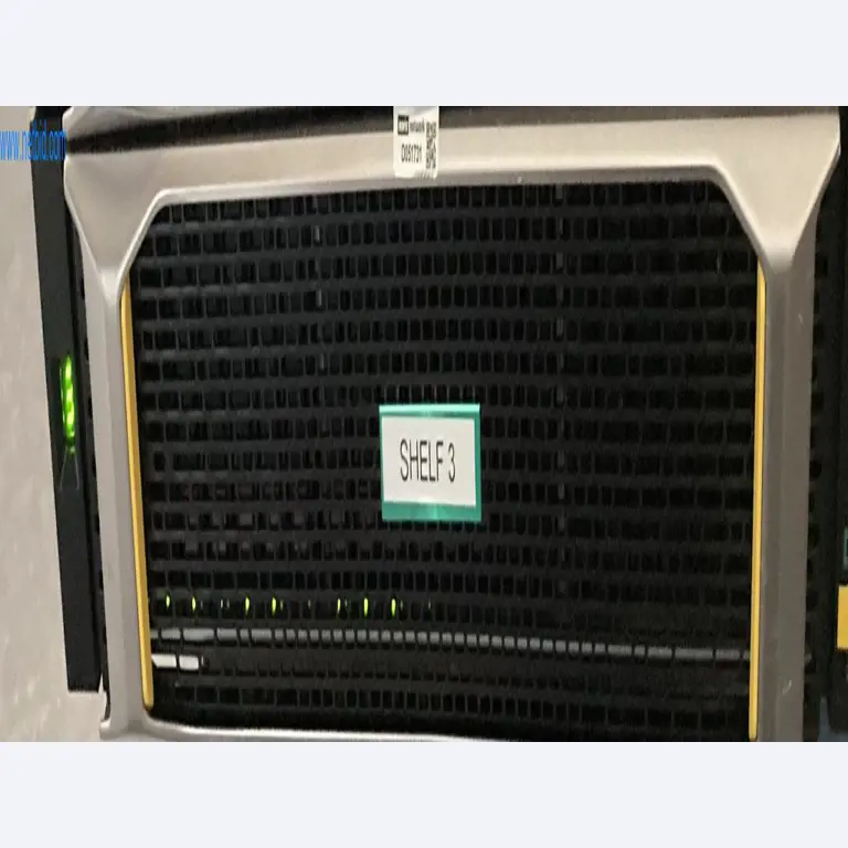 Mobiliário de escritório bem conservado, equipamento informático e óculos 3D (MS Hololens 2)-1