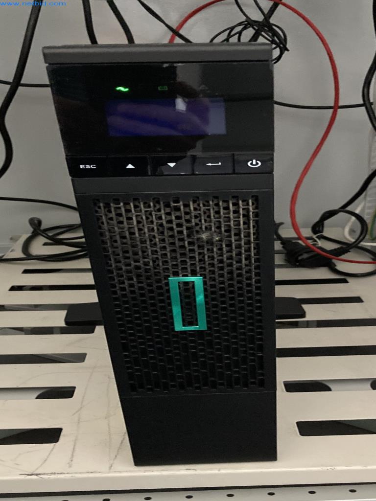 Gepflegte Büromöbel, IT-Ausstattungen und 3D-Brillen (MS Hololens 2) -1