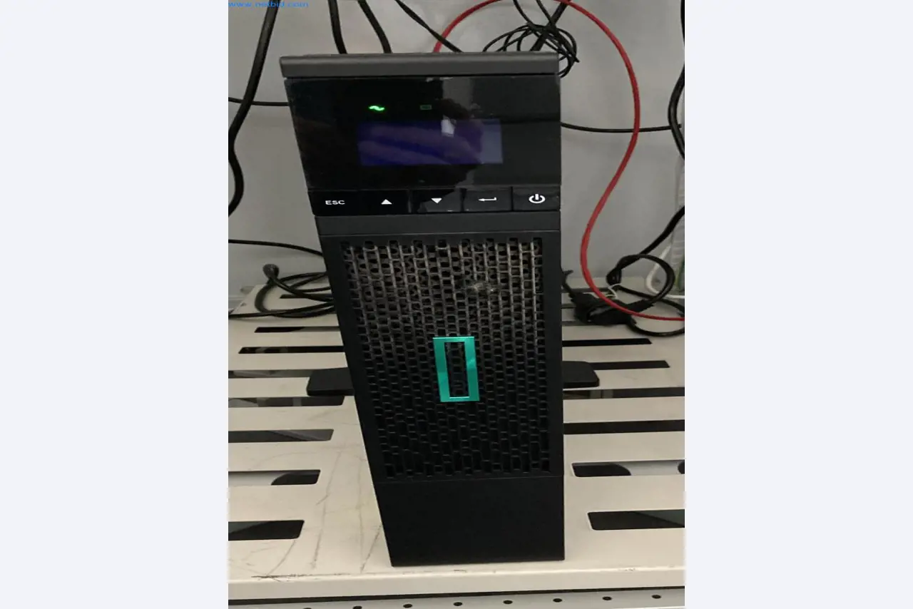 Gepflegte Büromöbel, IT-Ausstattungen und 3D-Brillen (MS Hololens 2) -1