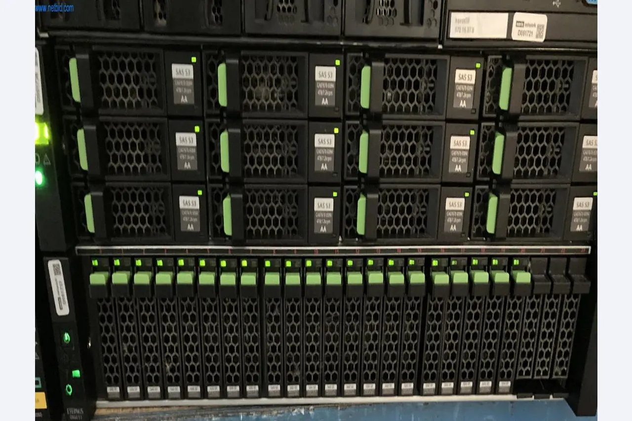 Gepflegte Büromöbel, IT-Ausstattungen und 3D-Brillen (MS Hololens 2) -1