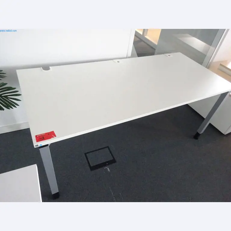 Gepflegte Büromöbel, IT-Ausstattungen und 3D-Brillen (MS Hololens 2) -10