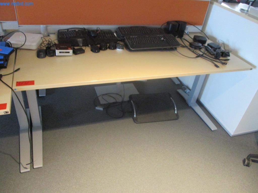 Well-maintained office furniture, IT equipment and 3D glasses (MS Hololens 2) -12