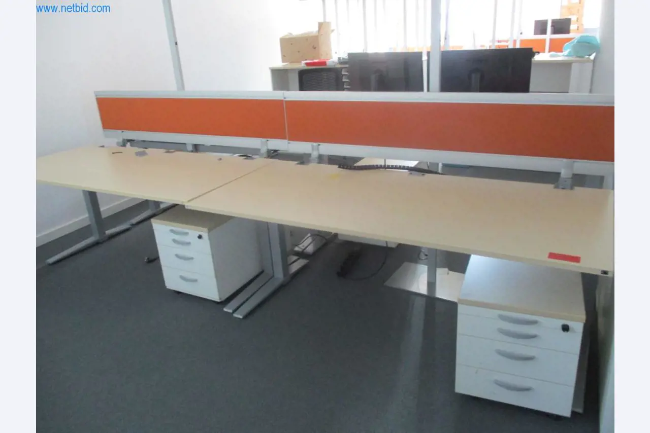 Gepflegte Büromöbel, IT-Ausstattungen und 3D-Brillen (MS Hololens 2) -13