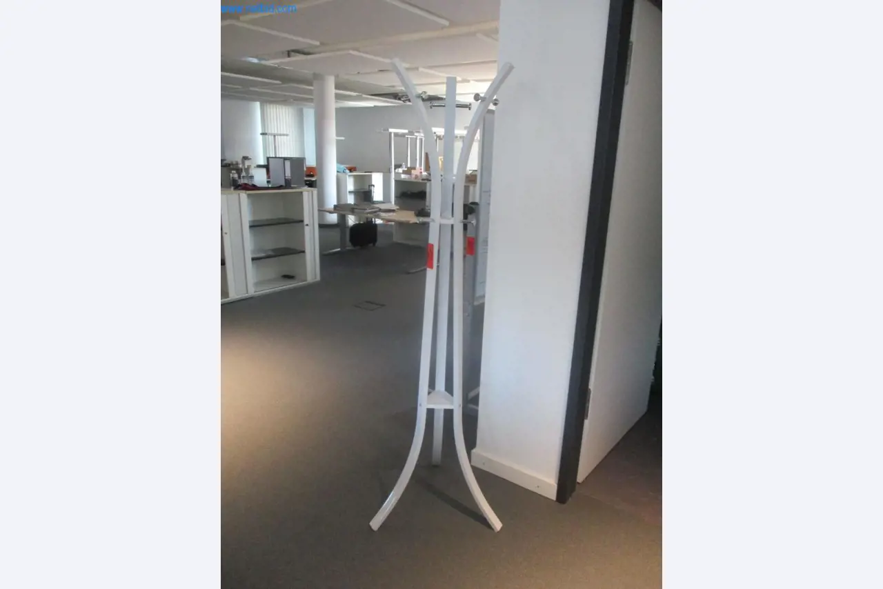 Gepflegte Büromöbel, IT-Ausstattungen und 3D-Brillen (MS Hololens 2) -14