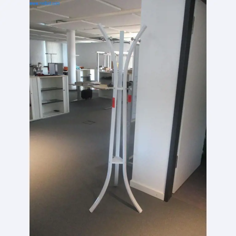 Gepflegte Büromöbel, IT-Ausstattungen und 3D-Brillen (MS Hololens 2) -14