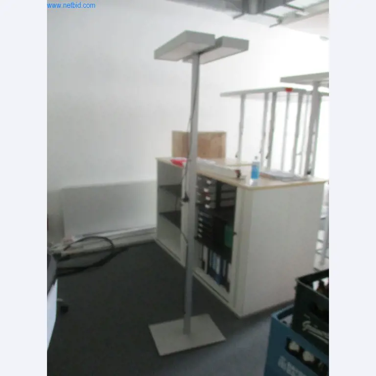 Gepflegte Büromöbel, IT-Ausstattungen und 3D-Brillen (MS Hololens 2) -15