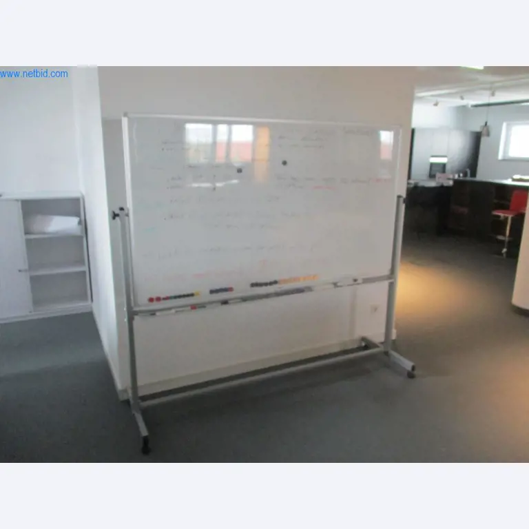 Gepflegte Büromöbel, IT-Ausstattungen und 3D-Brillen (MS Hololens 2) -18