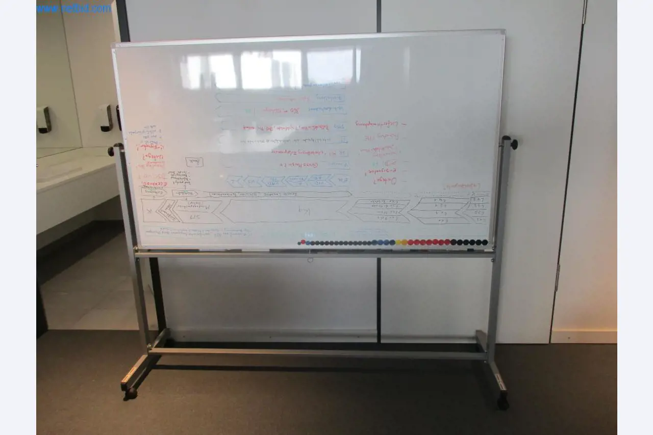 Gepflegte Büromöbel, IT-Ausstattungen und 3D-Brillen (MS Hololens 2) -19