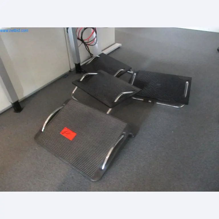 Gepflegte Büromöbel, IT-Ausstattungen und 3D-Brillen (MS Hololens 2) -20