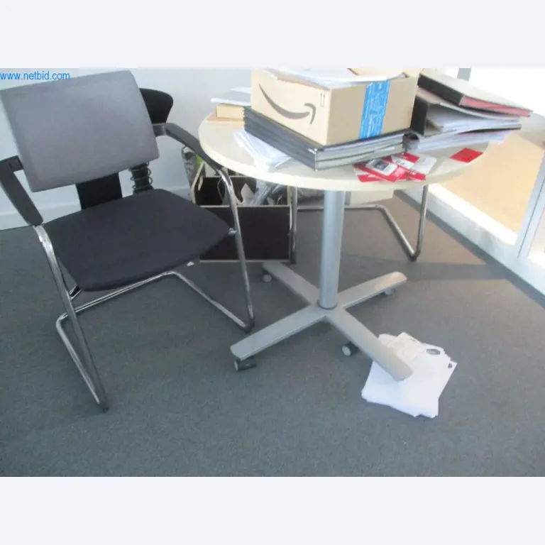 Gepflegte Büromöbel, IT-Ausstattungen und 3D-Brillen (MS Hololens 2) -22