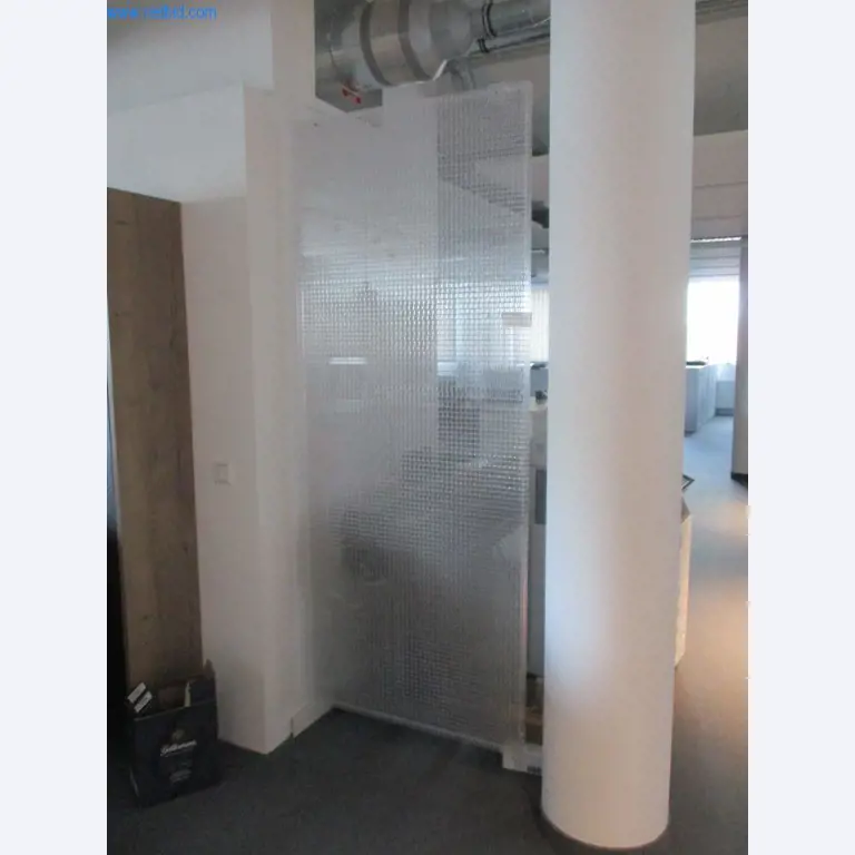 Gepflegte Büromöbel, IT-Ausstattungen und 3D-Brillen (MS Hololens 2) -25