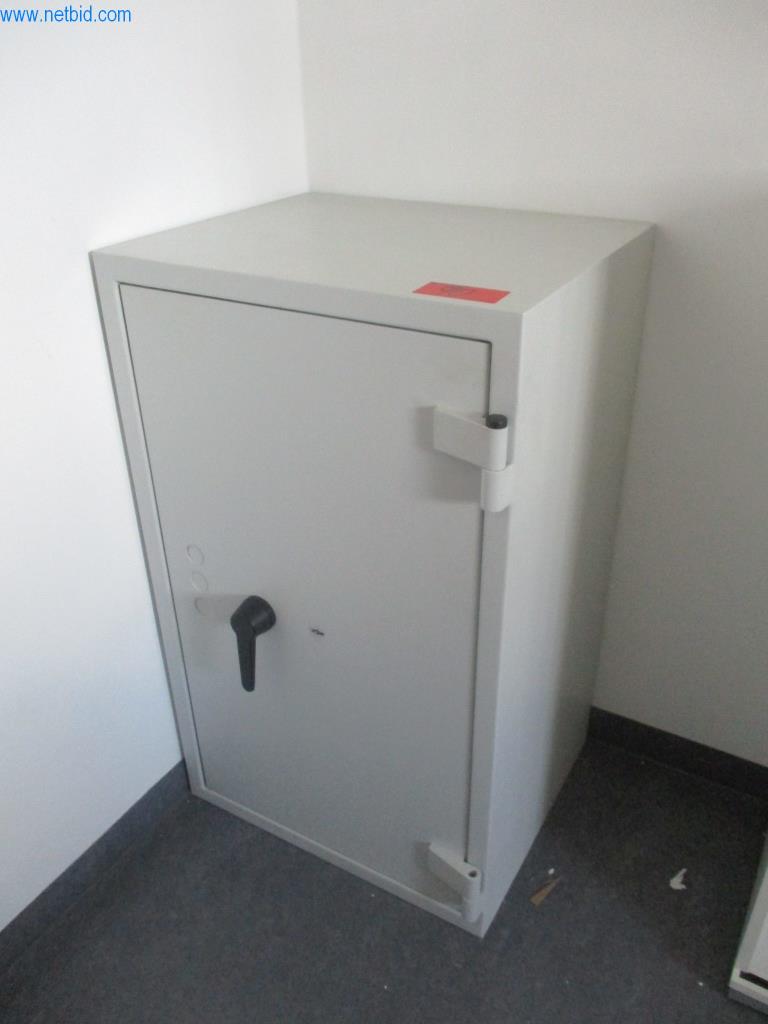 Well-maintained office furniture, IT equipment and 3D glasses (MS Hololens 2) -27