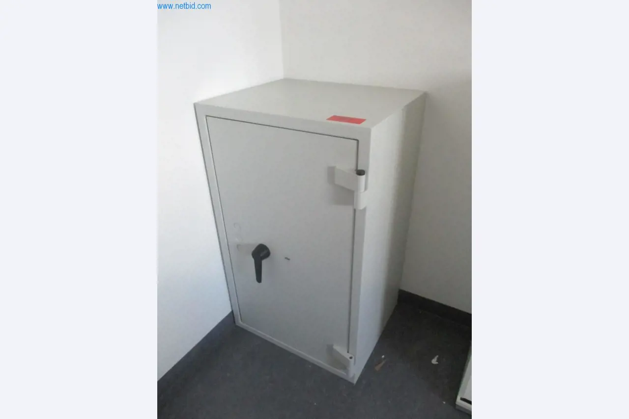 Gepflegte Büromöbel, IT-Ausstattungen und 3D-Brillen (MS Hololens 2) -27