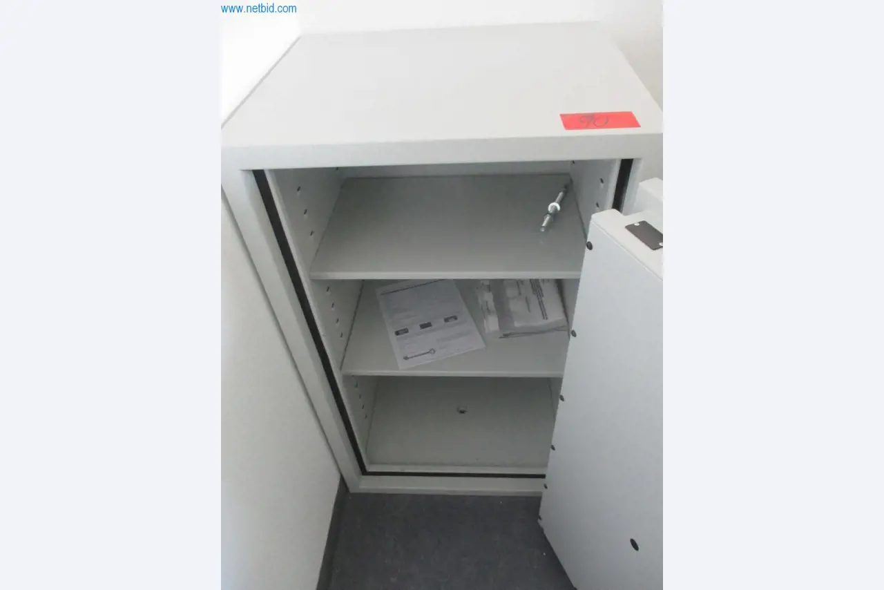 Gepflegte Büromöbel, IT-Ausstattungen und 3D-Brillen (MS Hololens 2) -28