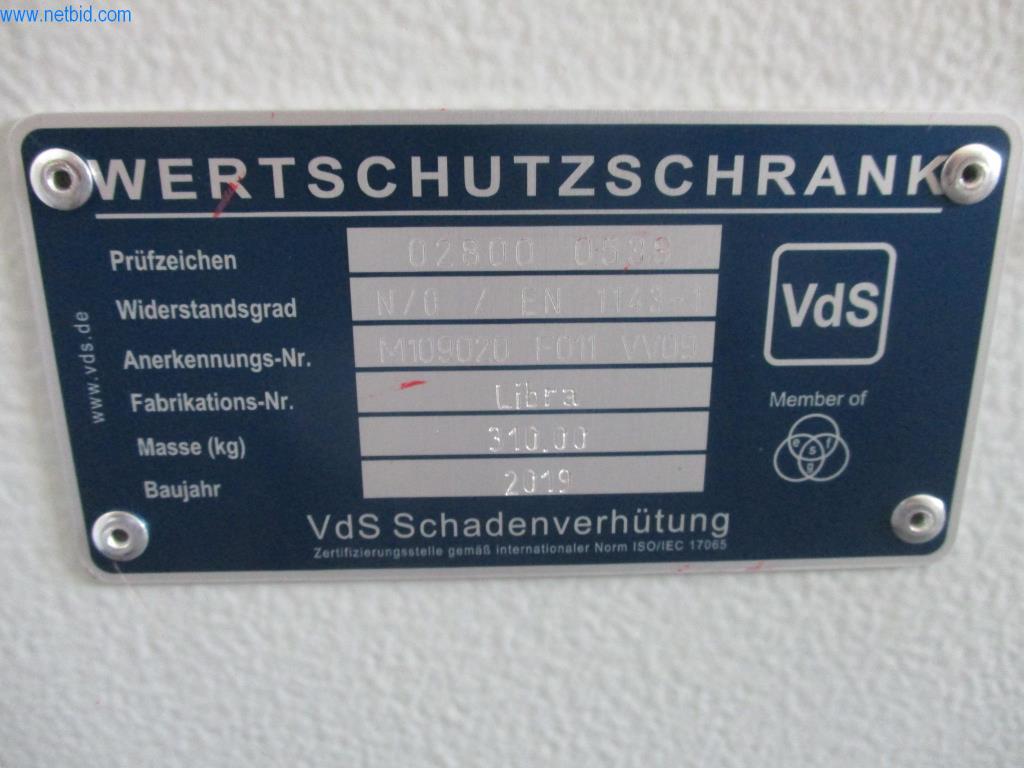 Well-maintained office furniture, IT equipment and 3D glasses (MS Hololens 2) -29