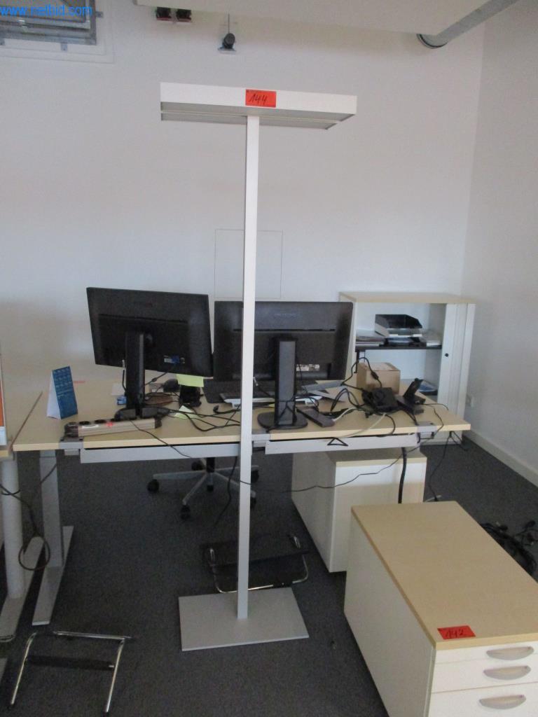 Well-maintained office furniture, IT equipment and 3D glasses (MS Hololens 2) -32