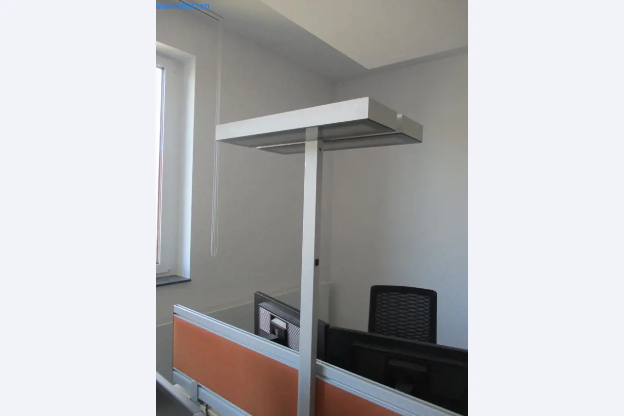 Gepflegte Büromöbel, IT-Ausstattungen und 3D-Brillen (MS Hololens 2) -33