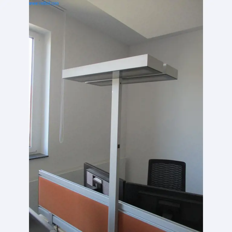 Gepflegte Büromöbel, IT-Ausstattungen und 3D-Brillen (MS Hololens 2) -33